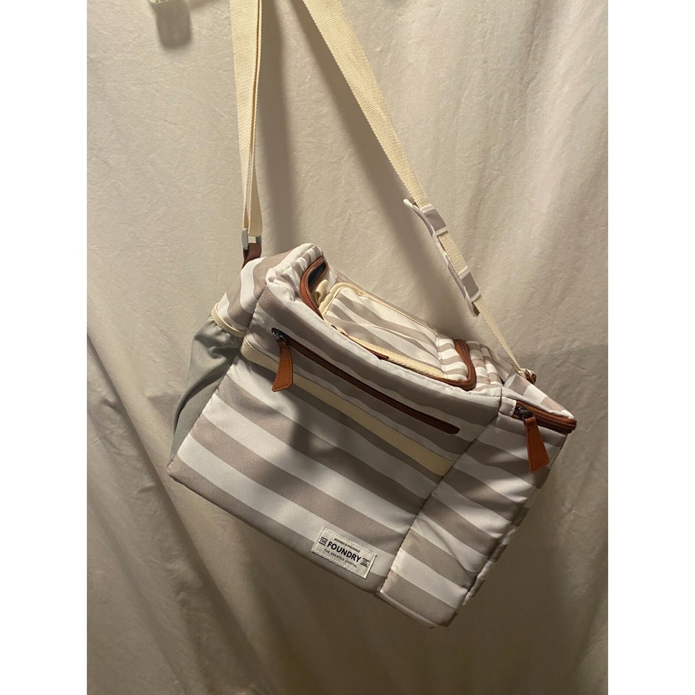 The Foundary Soft Side Cooler Bag With 2 Wine Compartment Gray & White